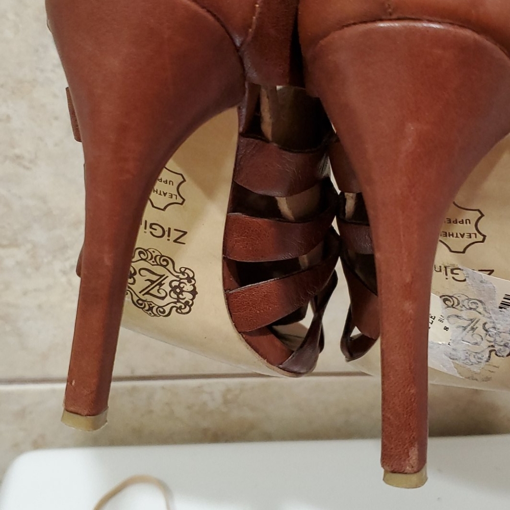 ZiGiny strappy leather ankle booties heels… - Picture 3 of 10